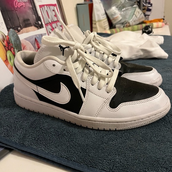 Women’s panda white and black Nike lows - Picture 4 of 5